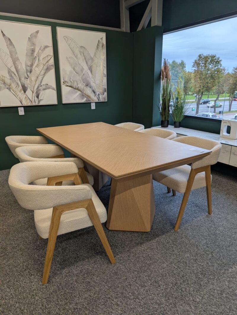 Diamond Oak fishbone venner