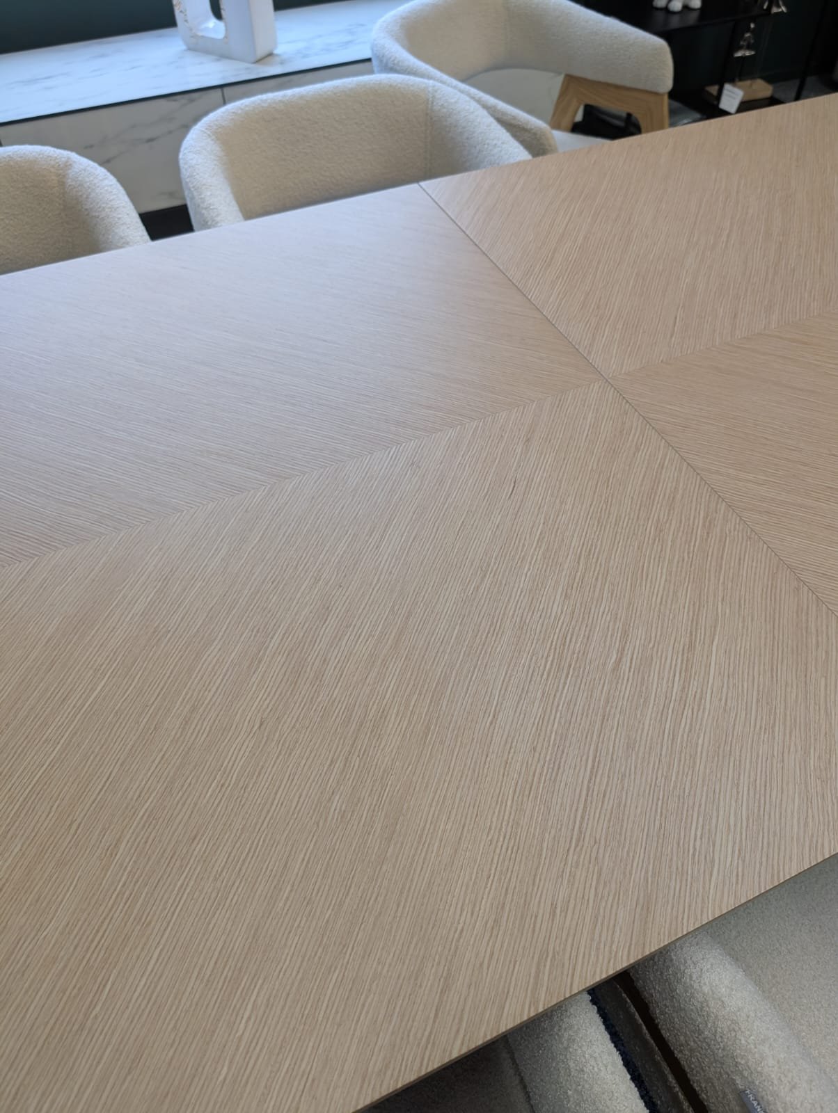 Diamond Oak fishbone venner